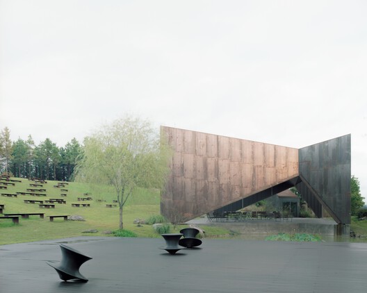 Sayuwon Park Performance Pavilion / liveraniandrea