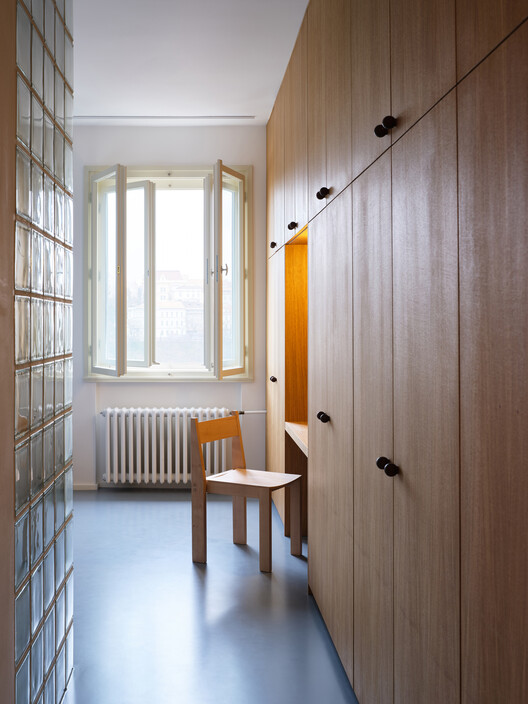Corner Apartment / Prokop Hartl - Interior Photography, Wood, Closet