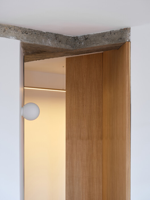 Corner Apartment / Prokop Hartl - Interior Photography, Wood, Lighting