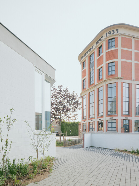 Youth Center Mena / fijn atelier + Studio Kloek Youth Center Mena / fijn atelier + Studio Kloek - Exterior Photography, Facade