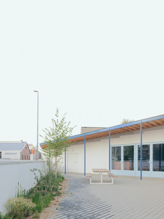 Youth Center Mena / fijn atelier + Studio Kloek Youth Center Mena / fijn atelier + Studio Kloek - Exterior Photography, Concrete