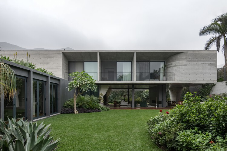 Casa Trama / 404 Arquitectura - fotografía exterior, hormigón, patio interior