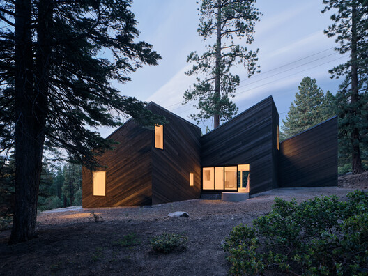 Staggered Cabin / Mork-Ulnes Architects  - Exterior Photography