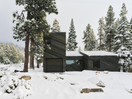 Staggered Cabin / Mork-Ulnes Architects  - Image 7 of 17