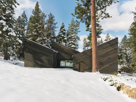 Staggered Cabin / Mork-Ulnes Architects  - Exterior Photography