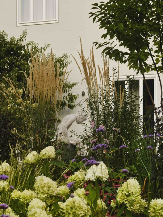 Kreuzberghof Front House / Nidus - Exterior Photography, Garden