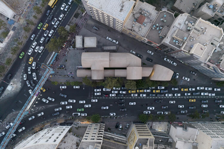 德黑兰贾哈德地铁广场：将基础设施重塑为公共空间 - 15 的图像 15