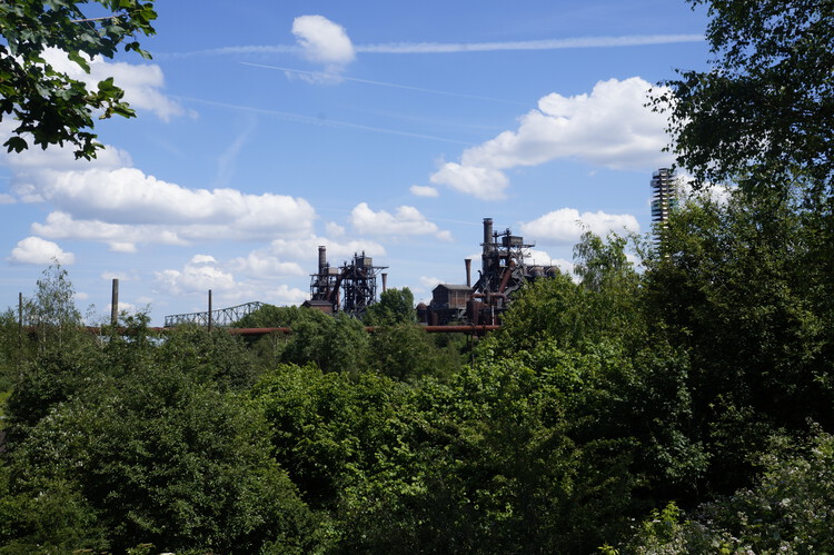 Unearthing the Ground: Architecture and the Politics of Oil - Image 6 of 20