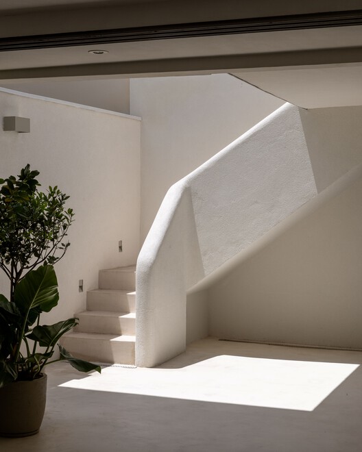 Gio Kitchen Atelier / NMDM.ARQ - Nádia Manssur Gio Kitchen Atelier / NMDM.ARQ - Nádia Manssur - Interior Photography, Stairs, Concrete, Handrail