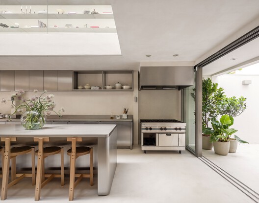 Gio Kitchen Atelier / NMDM.ARQ - Nádia Manssur Gio Kitchen Atelier / NMDM.ARQ - Nádia Manssur - Interior Photography, Kitchen, Countertop, Chair