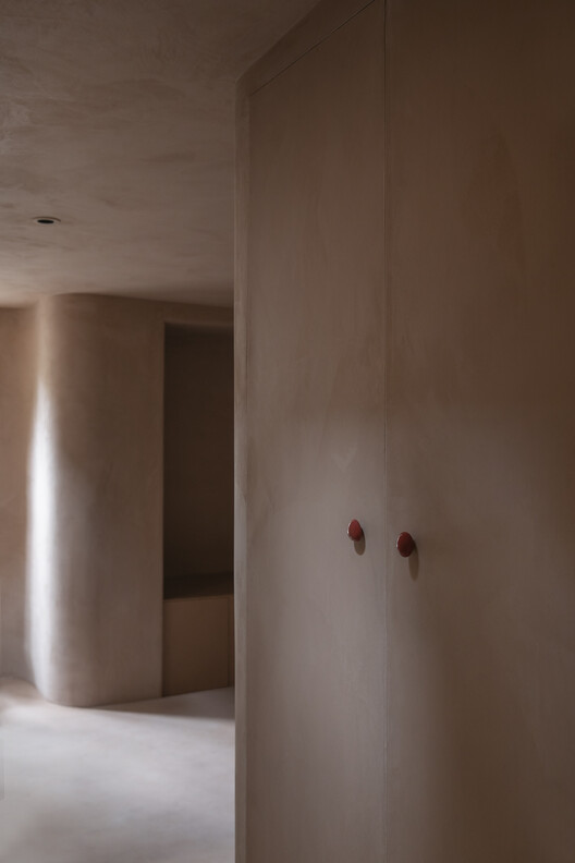 Single Person / Offhand Practice - Interior Photography, Concrete