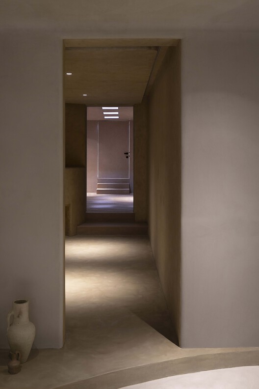 Single Person / Offhand Practice - Interior Photography, Lighting, Concrete