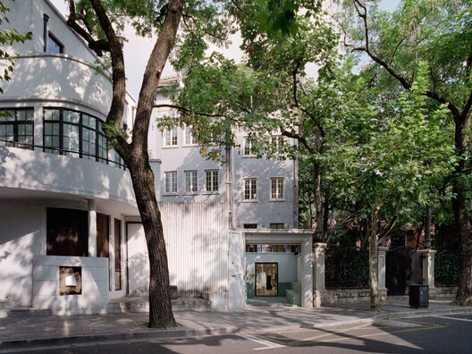 XiaoZhuo Flagship Store / Offhand Practice XiaoZhuo Flagship Store / Offhand Practice - Exterior Photography, Concrete