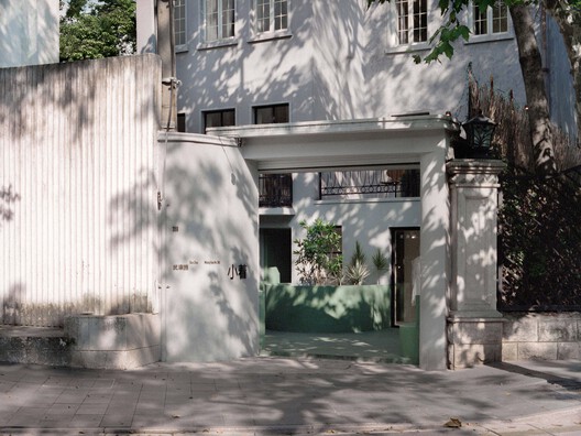 XiaoZhuo Flagship Store / Offhand Practice XiaoZhuo Flagship Store / Offhand Practice - Exterior Photography, Concrete