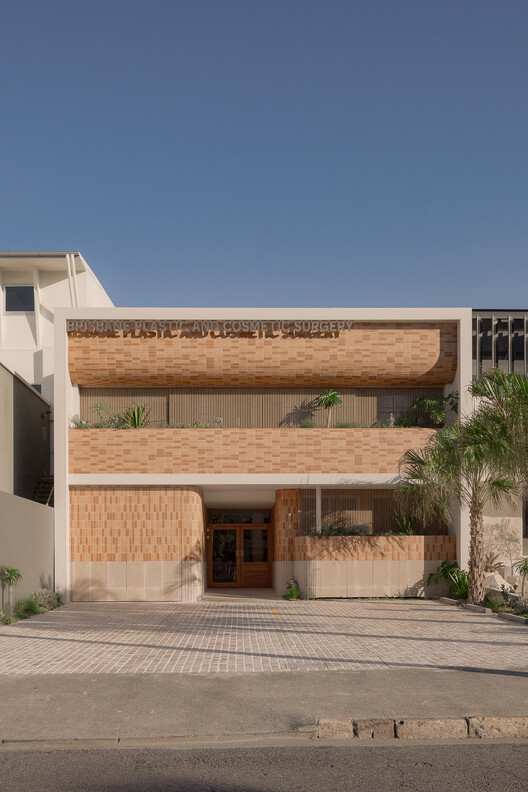 Brisbane Plastic & Cosmetic Surgery / Studio Collective - Image 6 of 24