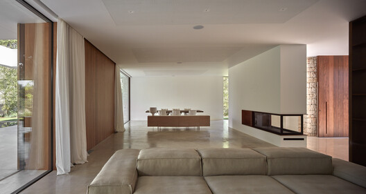 House in La Cañada / Ramón Esteve Estudio - Interior Photography, Living Room, Wood, Door