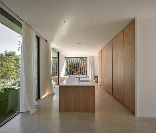 House in La Cañada / Ramón Esteve Estudio - Interior Photography, Kitchen, Wood, Door