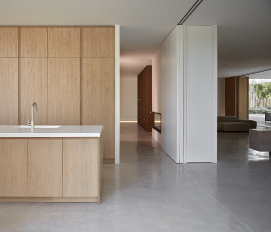 House in La Cañada / Ramón Esteve Estudio - Interior Photography, Kitchen, Wood, Door