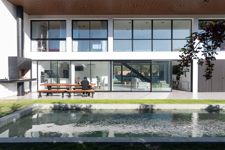 Casa Tres Orificios / Estudio BNAA - Fotografía interior, Casas, Patio interior, Puerta, Balcón