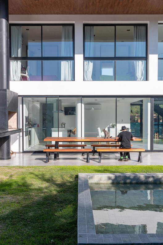 Casa Tres Orificios / Estudio BNAA Casa Tres Orificios / Estudio BNAA - Fotografía exterior, Concreto, Balcón