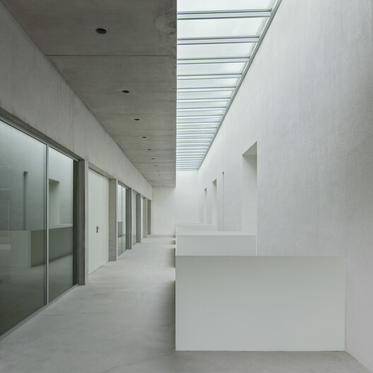 Sport Facilities inside a Squash Court / Estudio Úbeda Valero + Roque Carlos Valero - Image 14 of 29