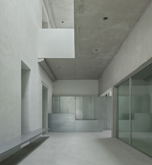 Sport Facilities inside a Squash Court / Estudio Úbeda Valero + Roque Carlos Valero - Image 15 of 29