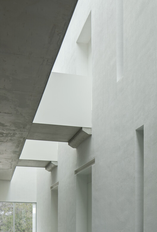 Sport Facilities inside a Squash Court / Estudio Úbeda Valero + Roque Carlos Valero - Interior Photography, Concrete