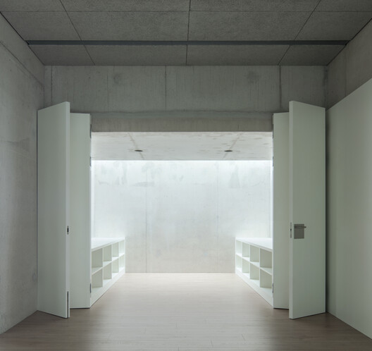 Sport Facilities inside a Squash Court / Estudio Úbeda Valero + Roque Carlos Valero - Image 19 of 29