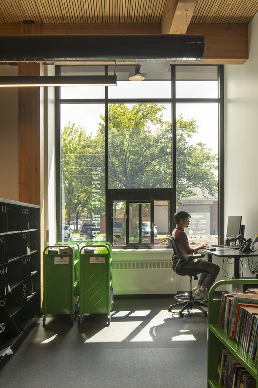 Redmond Library / Miller Hull Partnership Redmond Library / Miller Hull Partnership - Interior Photography, Lighting, Glass, Chair