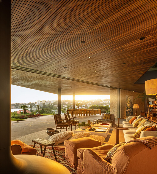 Casa Tejo / Bernardes Arquitetura - Fotografia de Interiores, Sala de Estar, Madeira, Sofá, Cadeira