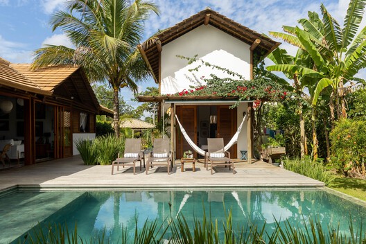 Casa de Praia que Respira com a Brisa do Mar / Célia Orlandi Arquitetura & Design