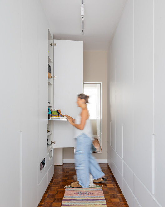 Parquet Apartment / Nó Arquitetura Parquet Apartment / Nó Arquitetura - Interior Photography, Wood, Shelving, Closet