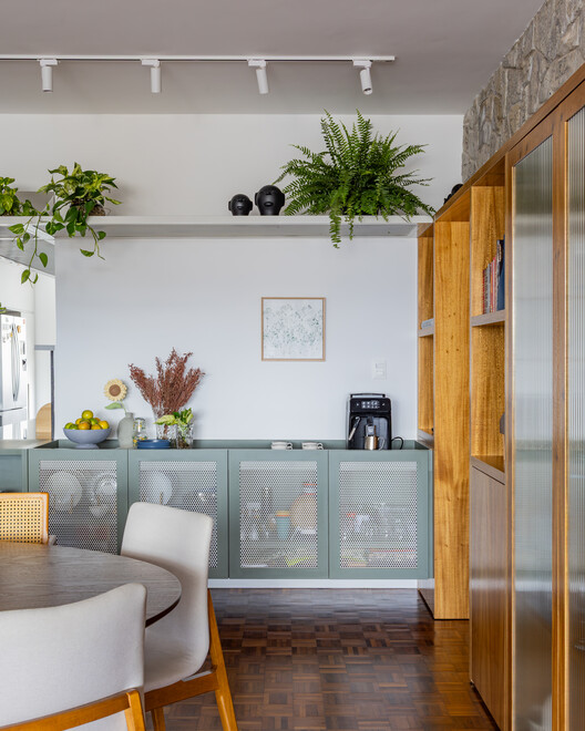 Parquet Apartment / Nó Arquitetura Parquet Apartment / Nó Arquitetura - Interior Photography, Wood, Kitchen, Lighting, Countertop, Table