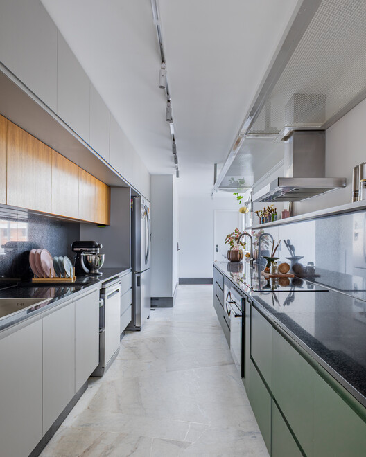 Parquet Apartment / Nó Arquitetura Parquet Apartment / Nó Arquitetura - Interior Photography, Kitchen, Countertop, Lighting, Sink