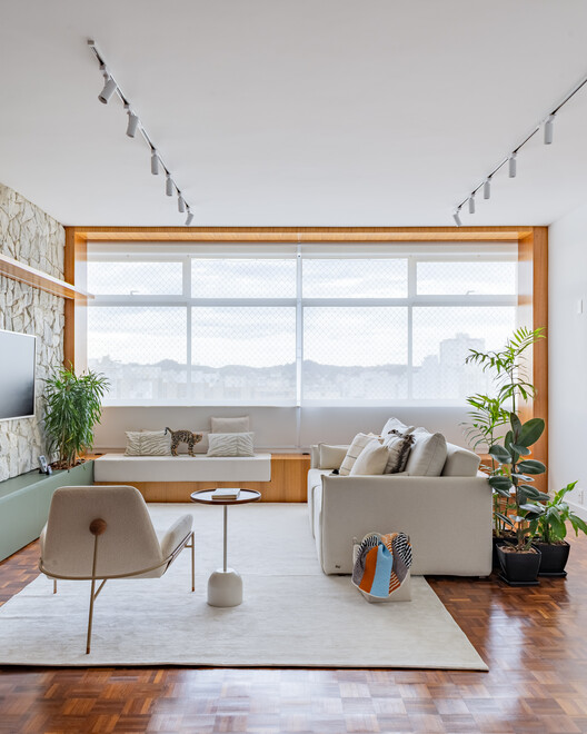 Parquet Apartment / Nó Arquitetura Parquet Apartment / Nó Arquitetura - Interior Photography, Living Room, Sofa, Lighting, Table, Chair