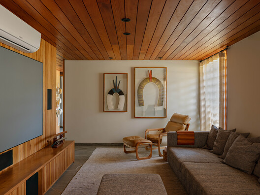 Country House in the Interior of São Paulo / DB Arquitetos - Interior Photography, Living Room, Wood, Sofa, Lighting