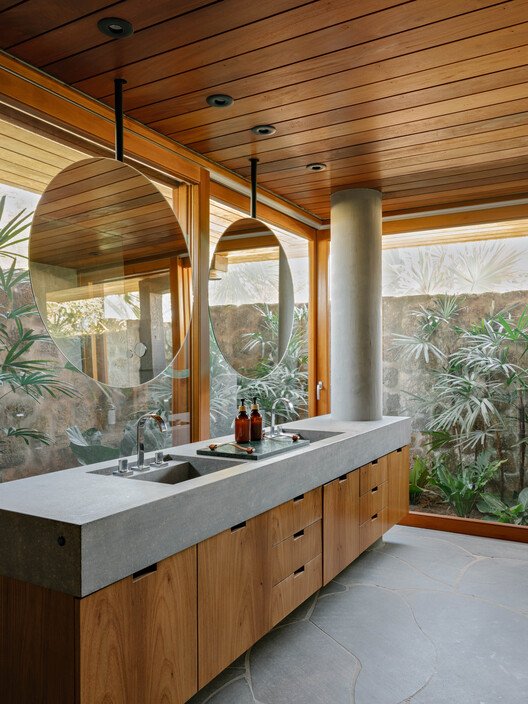 Country House in the Interior of São Paulo / DB Arquitetos - Interior Photography, Wood, Countertop, Sink, Bathroom