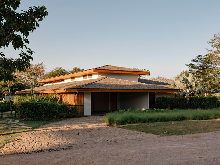 SP/DB Arquitetos Interior de una casa de campo - fotografía exterior