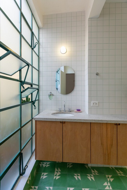 Tupy Apartment / Estúdio Artigas - Interior Photography, Bathroom, Glass, Sink