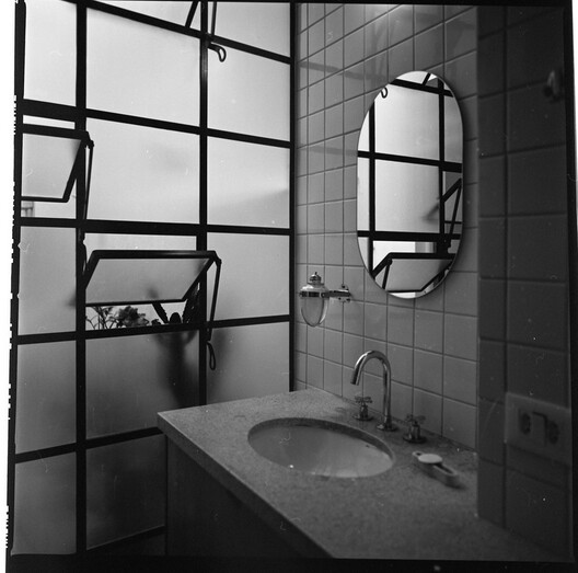 Tupy Apartment / Estúdio Artigas - Interior Photography, Bathroom, Glass