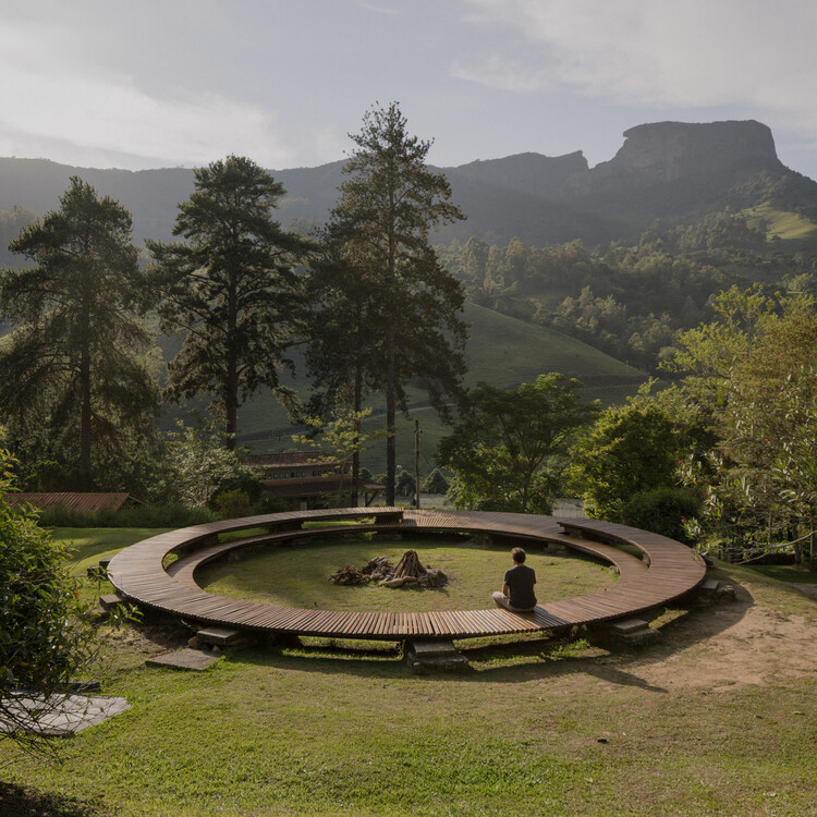 Fogueira Bússola  / messina | rivas - Mais Imagens