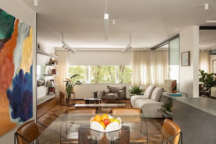 Apartamento Oriba / Lez Arquitetura - fotografía de interiores, salón, sillón, madera, mesa, sillas, iluminación