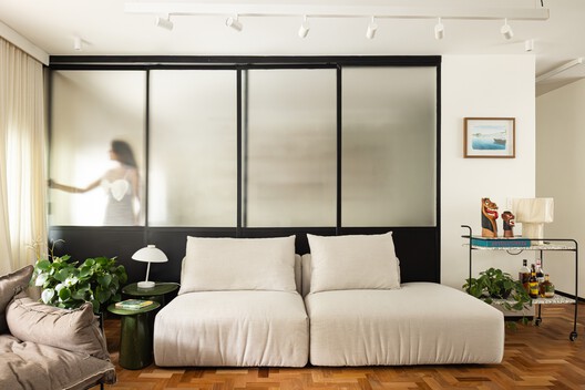 Apartamento Oriba / Lez Arquitetura - Fotografía interior, Dormitorio, Sillones, Iluminación