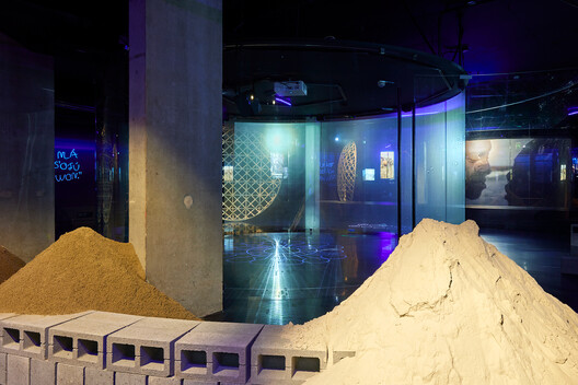 Choreographing Lagos: Dele Adeyemo on Dance, Cosmology, and Spatial Practices - Image 20 of 22