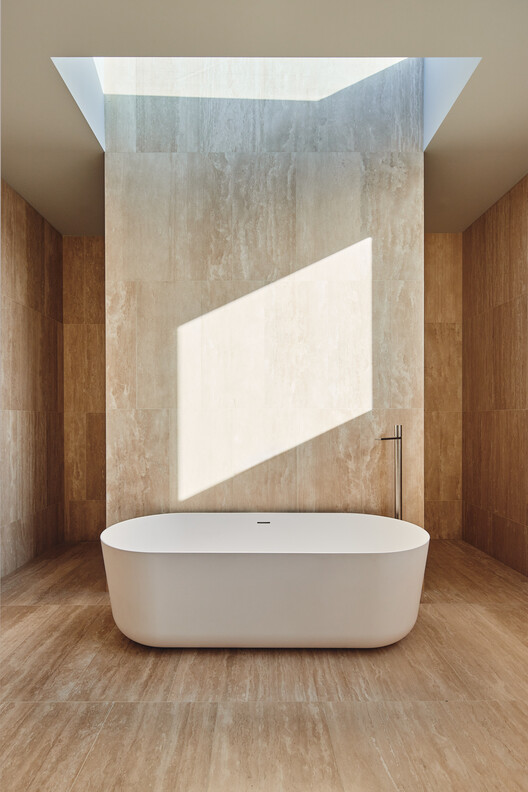 Concrete Curtain House  / FGR Architects - Image 29 of 34