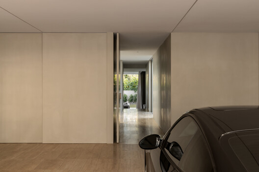 Concrete Curtain House  / FGR Architects - Image 13 of 34