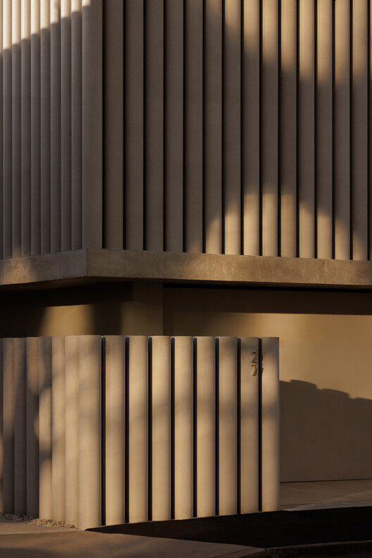 Concrete Curtain House  / FGR Architects - Image 9 of 34