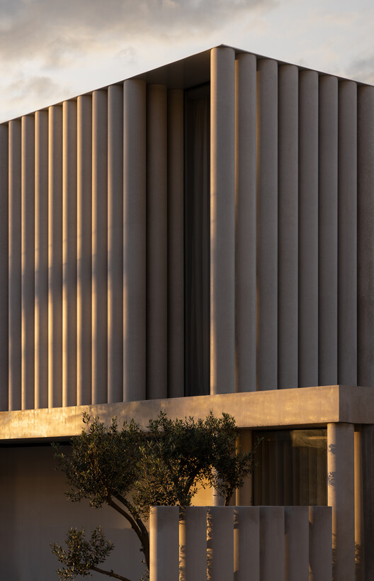 Concrete Curtain House  / FGR Architects - Image 8 of 34