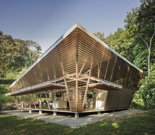 Negotiating Boundaries: Climate and the Building Envelope in Central American Architecture - Image 3 of 11