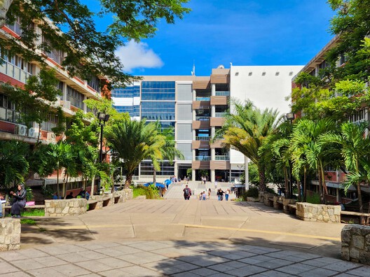 Negotiating Boundaries: Climate and the Building Envelope in Central American Architecture - Image 9 of 11